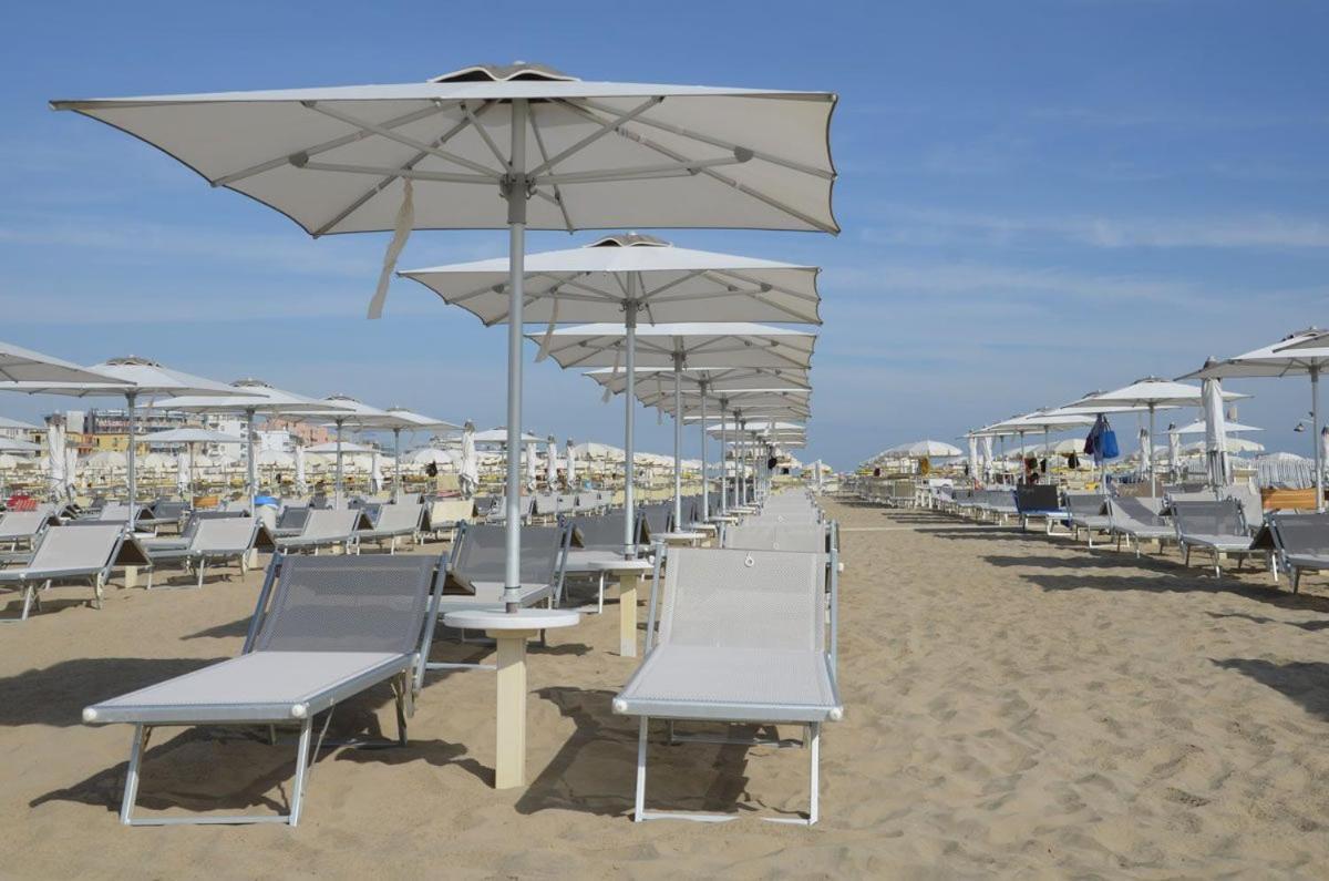 Apartamento Monolocale Ombrellone Incluso Lignano Sabbiadoro Exterior foto